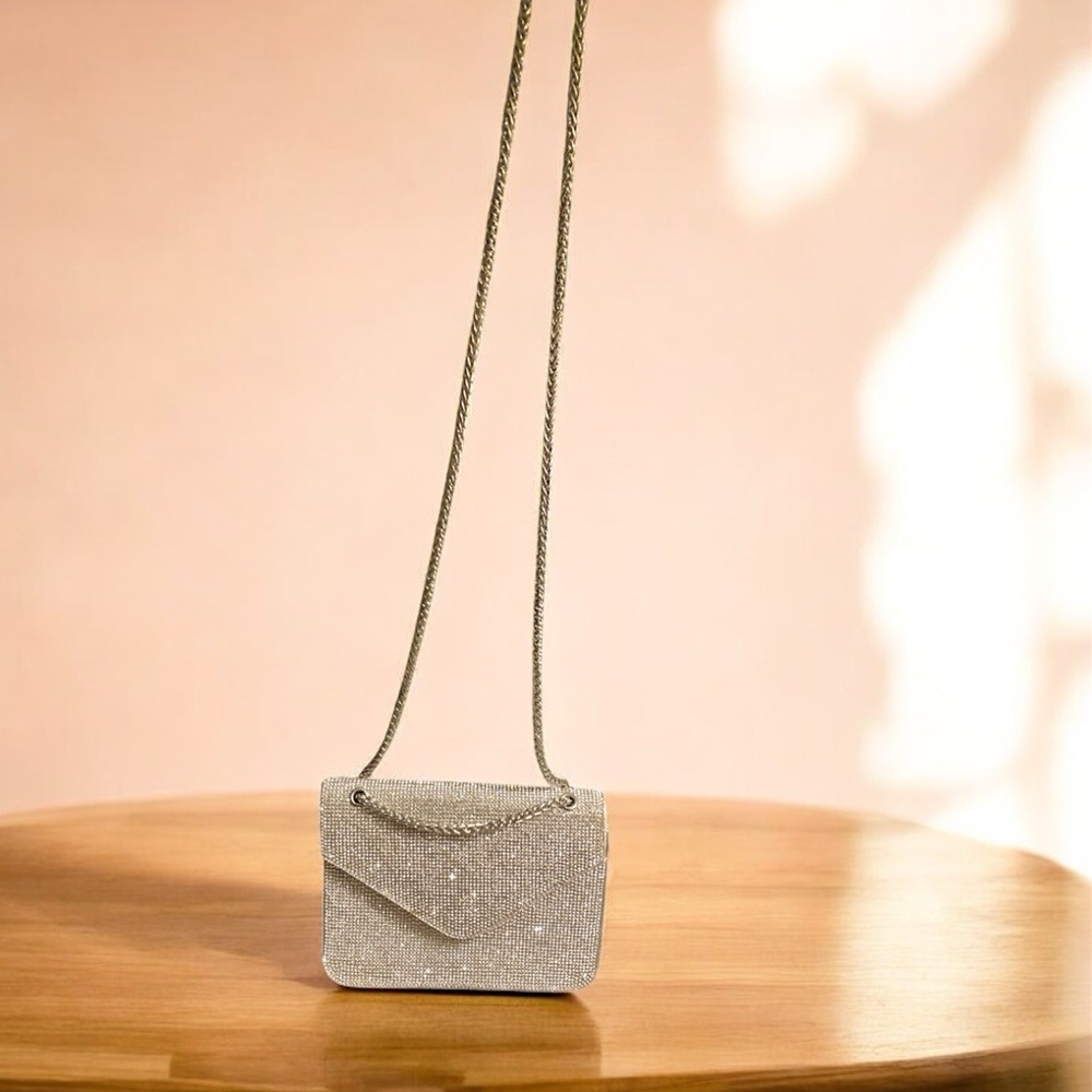 Glamorous Gold Chain Evening Clutch - Picture 8 of 11